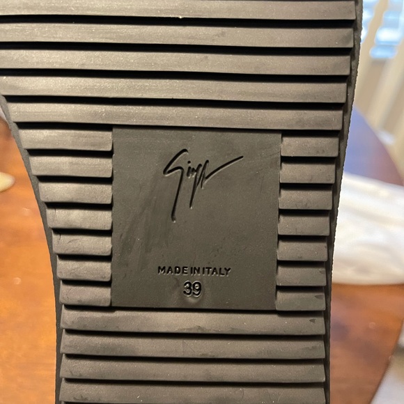 Authentic Giuseppe Zanotti Unisex Leather Zip Sneaker Size 39 - Picture 8 of 12